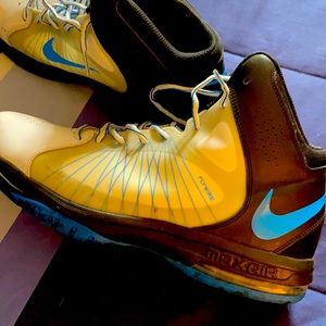 Blue Nike Air Max Flywires gently used